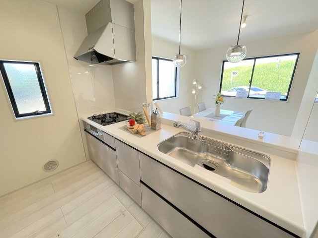 三郷市東町　新築平屋戸建　全1棟のキッチン|同施工会社の参考写真になります。