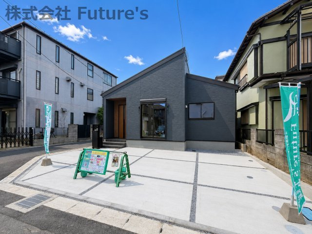 三郷市東町　新築平屋戸建　全1棟の外観|南西角地に位置する開放的な立地です
