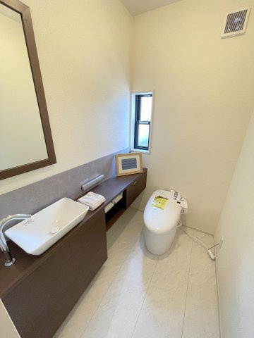 三郷市東町　新築平屋戸建　全1棟のトイレ|同施工会社の参考写真になります。