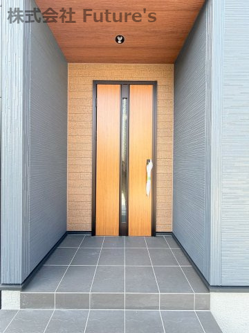 三郷市東町　新築平屋戸建　全1棟のエントランス|玄関ドアの写真です