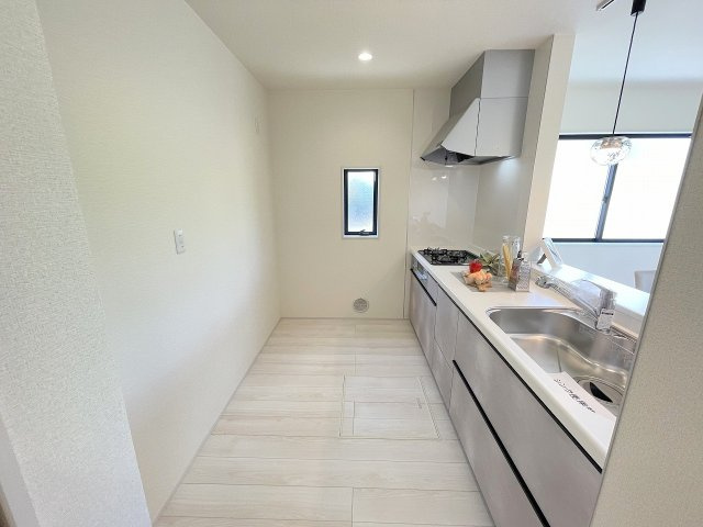 三郷市東町　新築平屋戸建　全1棟のキッチン|同施工会社の参考写真になります。