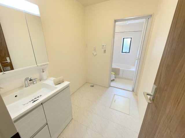 三郷市東町　新築平屋戸建　全1棟の独立洗面台|同施工会社の参考写真になります。