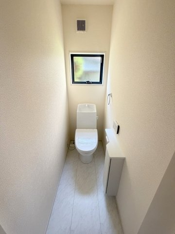 三郷市東町　新築平屋戸建　全1棟のトイレ|平屋ですがトイレは2ヶ所付いてます