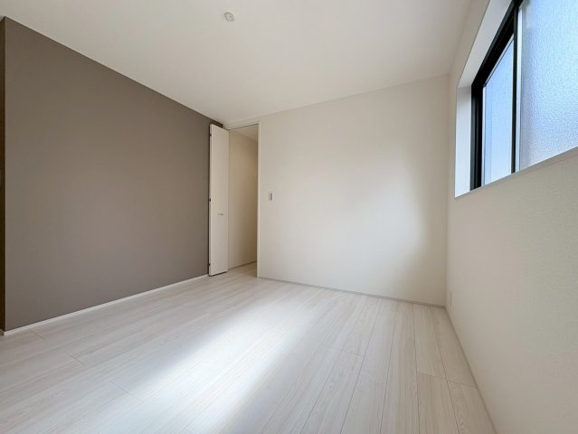 リーブルガーデン　岐阜市日野東1丁目　全1区画分譲の寝室|すべての居室にはたっぷり収納できる大型のクローゼット、各室に２４時間換気システムを設置しています。
排気ファンから低風量で24時間強制排気し、家の中の空気をいつも新鮮に保ちます。
