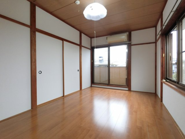 【洋室】 | ※角部屋のお写真になります。