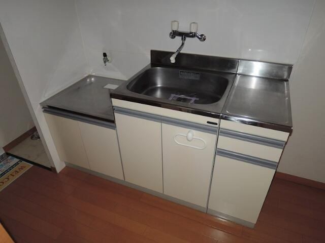 川崎市多摩区菅仙谷２丁目のアパートのキッチン