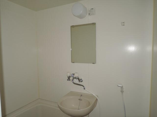 川崎市多摩区菅仙谷２丁目のアパートの洗面所