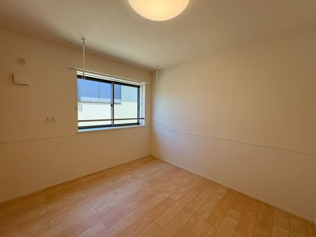 エスポワール正保の寝室|落ち着いた色調の寝室です