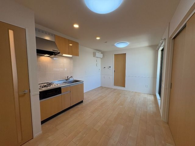 エスポワール正保の居間・リビング|こちらのリビングで趣味の時間をお楽しみください