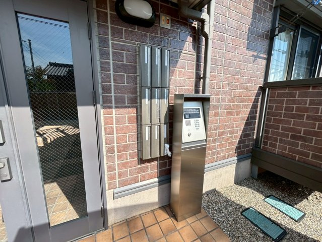 エイトキューブ　Ａ棟のエントランス