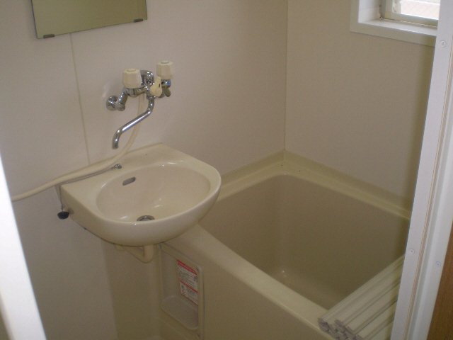 ＬＩＳＳＡグランデの浴室|小窓付きのお風呂です。