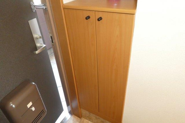 ペルソナ21の内装|シューズボックス