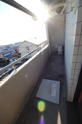 【バルコニー】 | YK北本マンション | ※同タイプの別の部屋の写真です。