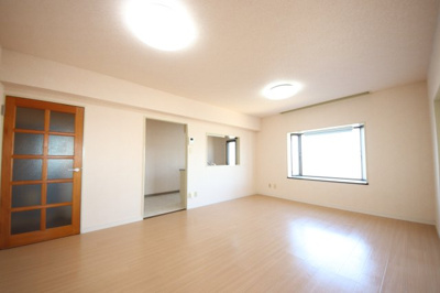 【居間・リビング】 | YK北本マンション | ※同タイプの別の部屋の写真です。