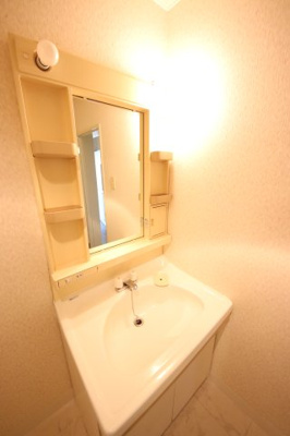 【独立洗面台】 | YK北本マンション | ※同タイプの別の部屋の写真です。