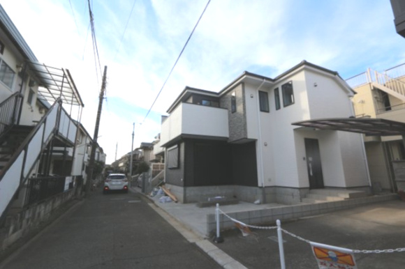 【KEIAI　Grace】東村山市富士見町５期の外観|ウォークインクローゼットを完備。お子様のおもちゃやゴルフバックなど、大きなお荷物をお持ちの方や、季節物の家電製品やキャリーバック、お荷物が多い方でも安心のスペースです