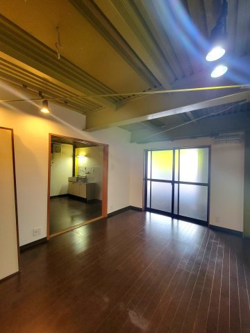 東山区本町21丁目の洋室