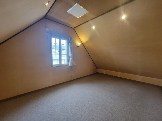 東山区本町21丁目の洋室