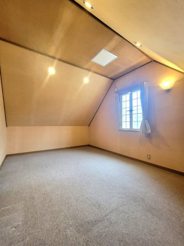 東山区本町21丁目の洋室