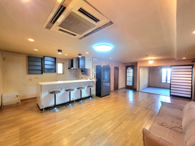 東山区本町21丁目の居間・リビング