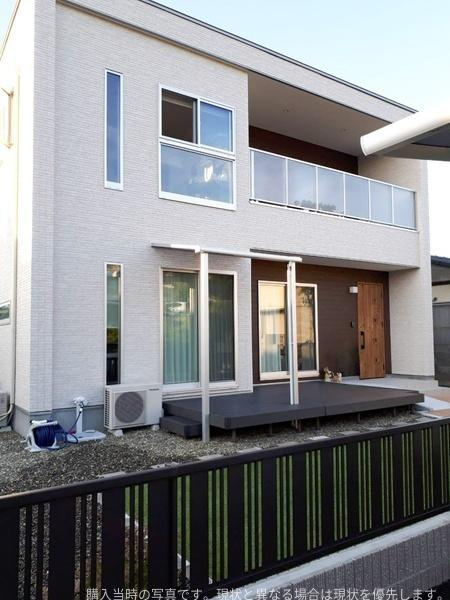 明野南一丁目中古のその他|バルコニーやウッドデッキが備わりさまざまな用途に適しています。大きな窓が設けられ採光にも配慮されています。