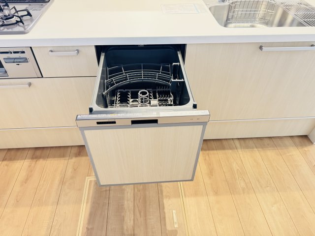 流山市江戸川台西２丁目新築戸建【江戸川台小学校：9分】のキッチン|家事の手間をグッと省けるビルトイン食洗器