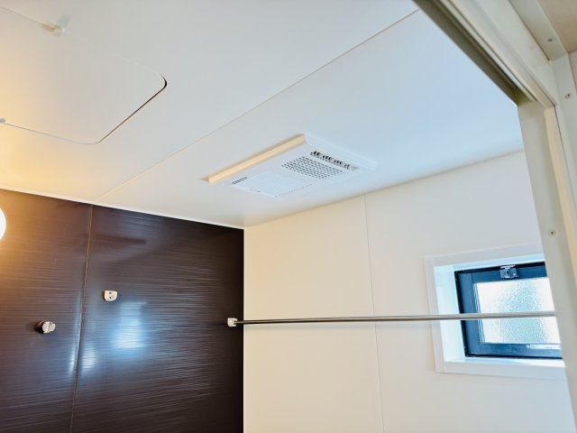 流山市江戸川台西２丁目新築戸建【江戸川台小学校：9分】の冷暖房・空調設備|雨の日も安心の浴室乾燥機つき