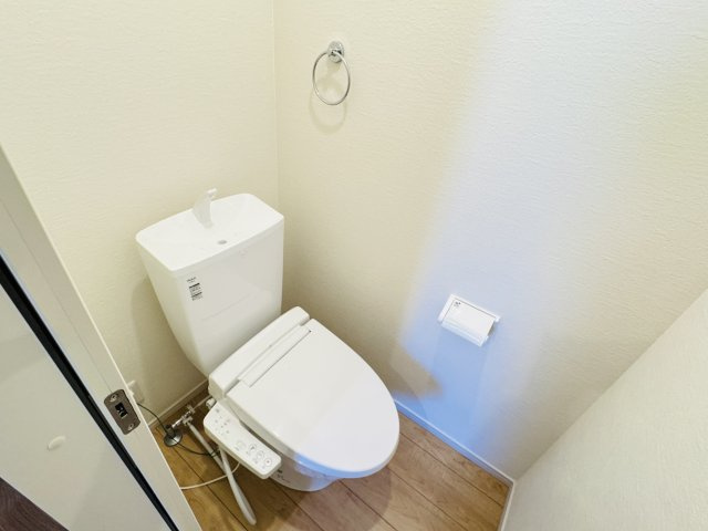 流山市江戸川台西２丁目新築戸建【江戸川台小学校：9分】のトイレ|温水洗浄暖房便座つきトイレ