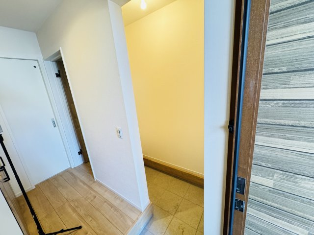 流山市江戸川台西２丁目新築戸建【江戸川台小学校：9分】の玄関|玄関ホール横・土間収納スペース