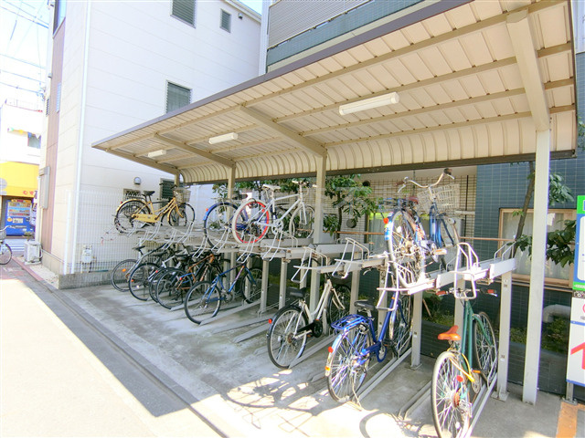 グランドコンシェルジュ蒲田イーストのその他共用部分|屋根付きラック式の駐輪場　空き状況等詳細はお問合せください。