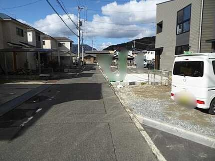 広島市安佐北区深川７丁目　新築一戸建て(全2棟)の前面道路含む現地写真