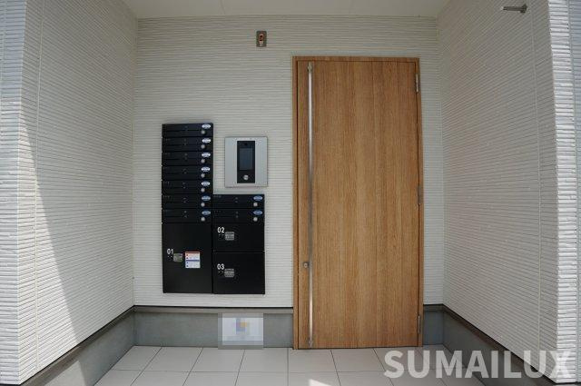 メゾンクレール御領のエントランス