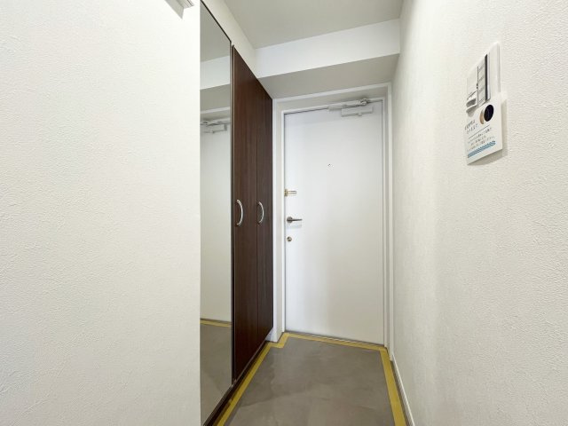 ライオンズガーデン狭山祇園の玄関|全身鏡+収納力抜群の玄関収納♪