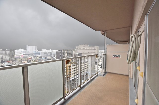 レックスタウン新高弐号館のバルコニー|2025年12月撮影