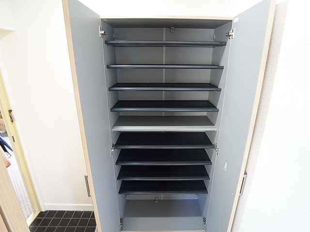 ビラユニオン山の手の玄関|たくさん入るシューズボックス