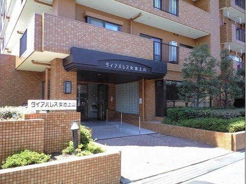 ダイアパレス女池上山のエントランス