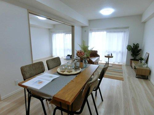 ダイアパレス女池上山の居間・リビング