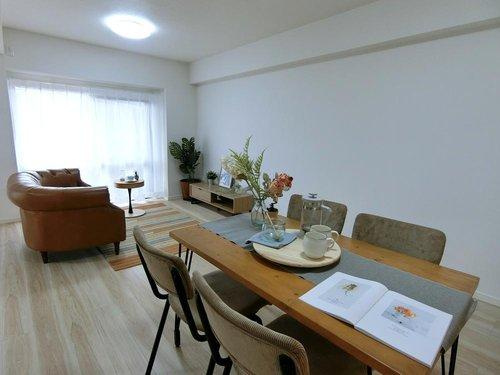 ダイアパレス女池上山の居間・リビング