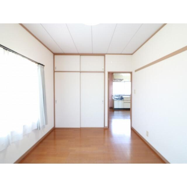 川崎市麻生区岡上の賃貸マンションの居間・リビング