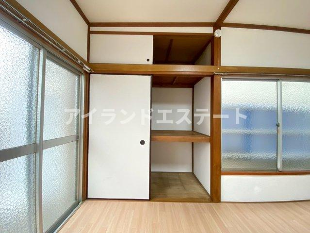 メゾンサユリ　陽当たり良好　角部屋　バストイレ別の収納