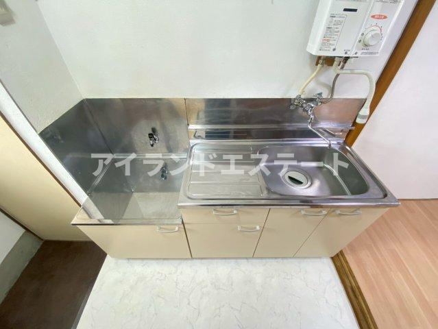 メゾンサユリ　陽当たり良好　角部屋　バストイレ別のキッチン