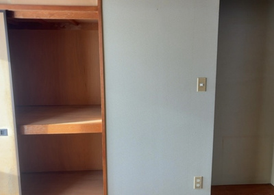 【収納】 | サンライフ相模大野台 | デザイン性を重視しすぎて収納が少なかった！なんてことにならないため、事前に現地で収納の数を確認しておくことをお勧めします。クローゼット以外にも床下収納や屋根裏収納、パントリーなどもチェックしましょう。