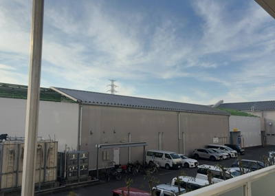 【展望】 | サンライフ相模大野台 | 眺望の良さを楽しめるダイニングキッチンで家族団らんの時間を過ごしてはいかがでしょうか。バルコニーから見える景色を家族で眺める時間は、時間が経つのを忘れてしまいそうですね。是非、現地を見に行きましょう！