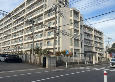 【外観】 | サンライフ相模大野台 | マンションの外観は非常に重要なポイントです！外観の善し悪しは資産価値に大きな影響を与えます。外観のいいマンションを購入することで、高値で売却がしやすく、買い手が見つかりやすいというメリットがあります。