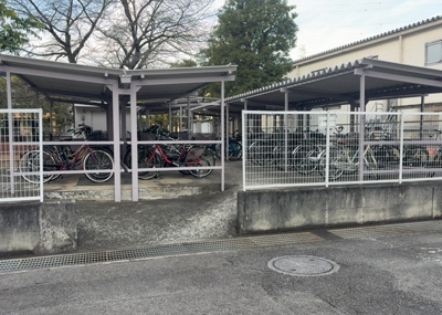 【駐輪場】 | サンライフ相模大野台 | マンションの駐輪場は、事前に空きがあるか確認を取ると安心です。せっかく入居したのに駐輪スペースがない！なんてことになったら大変ですよね。そこで、内見時や購入前にはまず事前に確認しておくと良いでしょう。