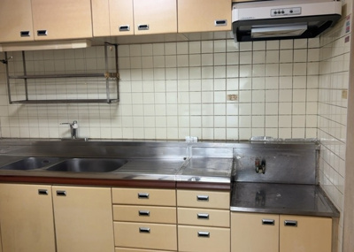 【キッチン】 | サンライフ相模大野台 | 標準的なシステムキッチンの横幅は、165cm～300cm程度です。2100・2400・2550・2700などミリ単位で表記されます。普段どのように料理をするのかを想定しながら合ったサイズを選びましょう