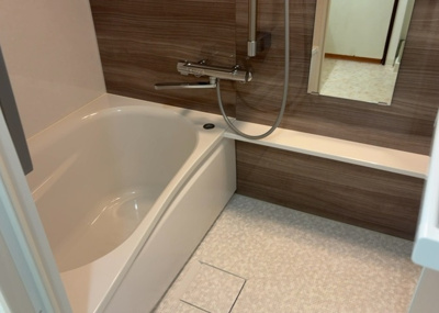 【浴室】 | サンライフ相模大野台 | 入浴時の快適さも大事なことですが、綺麗な状態を維持できなければ気持ちよく入浴できません。毎日の掃除が楽という点は大事なポイントになります！カビが生えにくく掃除がしやすい、壁や浴槽を選ぶといいでしょう。