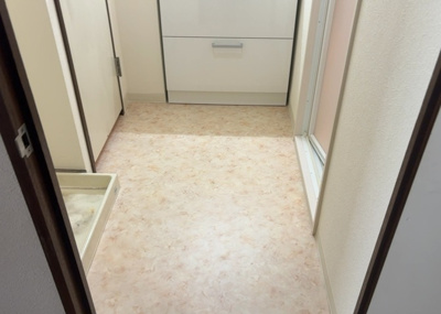 【脱衣所】 | サンライフ相模大野台 | 洗面脱衣所は「体を綺麗に整える場所」という目的と役割を持っています。そして便利で使い勝手のいい「体を綺麗に整える場所」にするためには、配置や動線、照明や収納計画をしっかりと検討しておく必要があります。