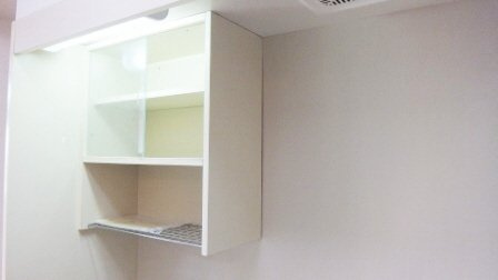 ドエル西船のキッチン|キッチン上部に棚付いています