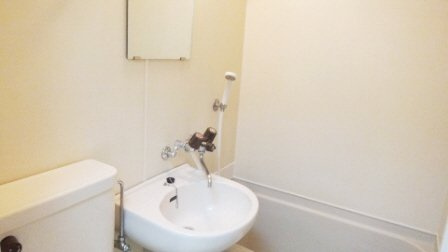 ドエル西船の洗面所|鏡付いています